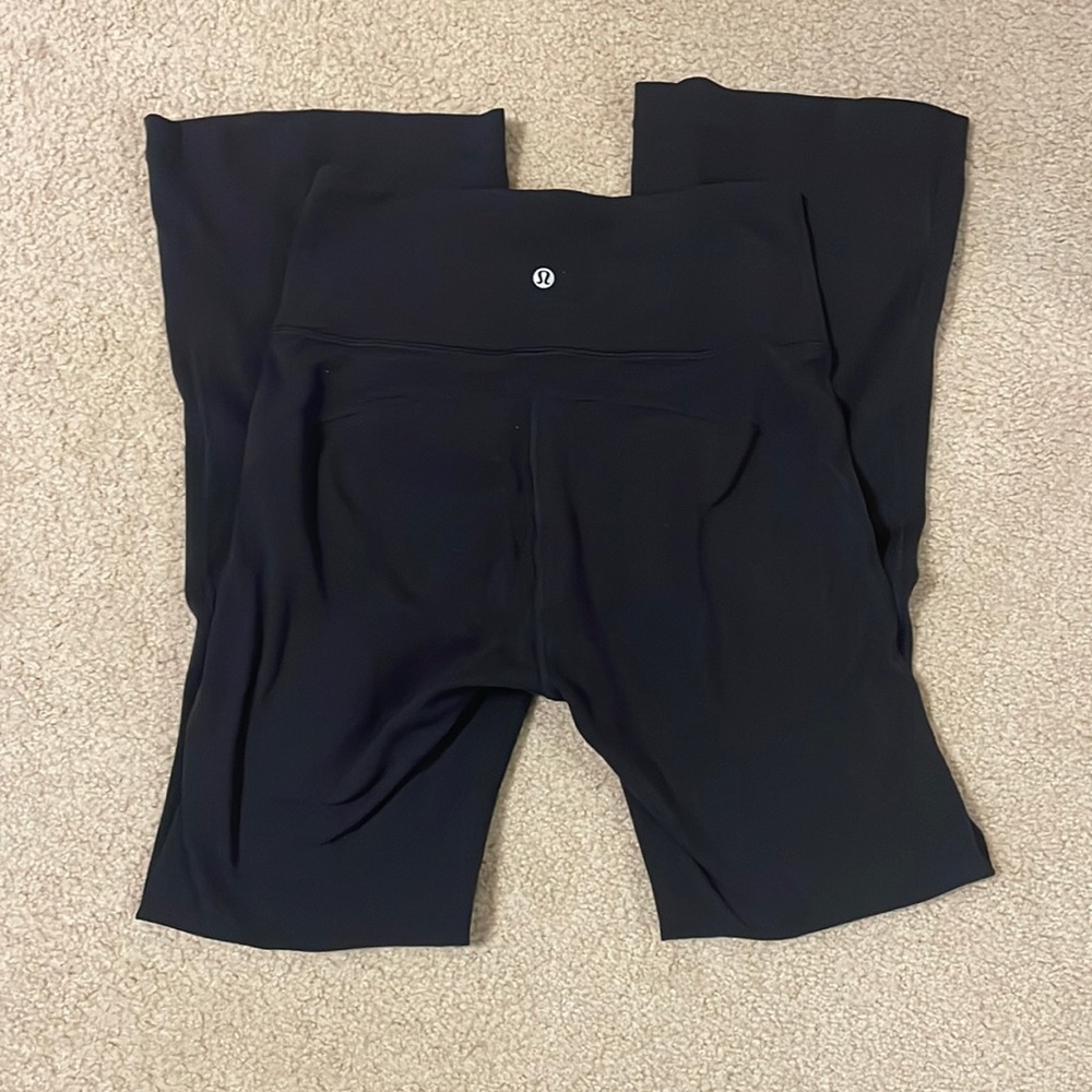 NWOT Lululemon Nulu Groove Pant (perfect for 5’5 and below)